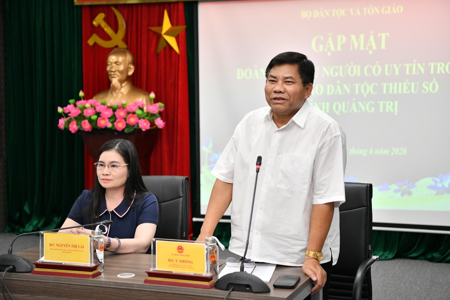 Thứ trưởng Bộ Dân tộc và Tôn giáo Y Thông phát biểu tại buổi gặp mặt với đoàn đại biểu người có uy tín trong đồng bào dân tộc thiểu số tỉnh Quảng Trị
