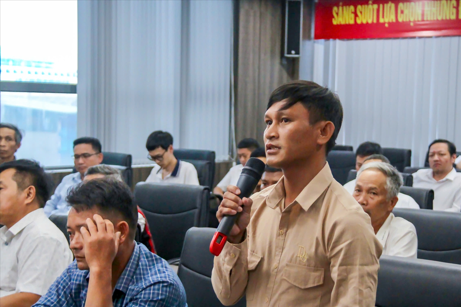 Người có uy tín Cao Xuân Long (dân tộc Chứt), bản Mò O Ồ Ồ, xã Kim Phú