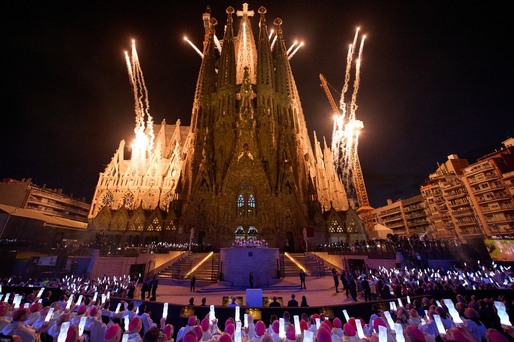 Tháp Chúa Jesus cao 172,5 mét, trở thành điểm nhấn nổi bật nhất trên đường chân trời của Barcelona