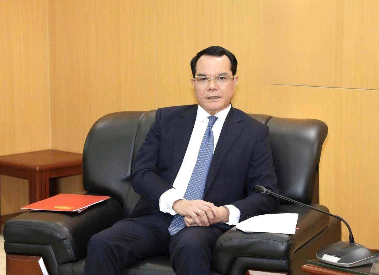 Bộ trưởng Nguyễn Đình Khang trao đổi với bà Silvia Danailov, Trưởng Đại diện UNICEF tại Việt Nam