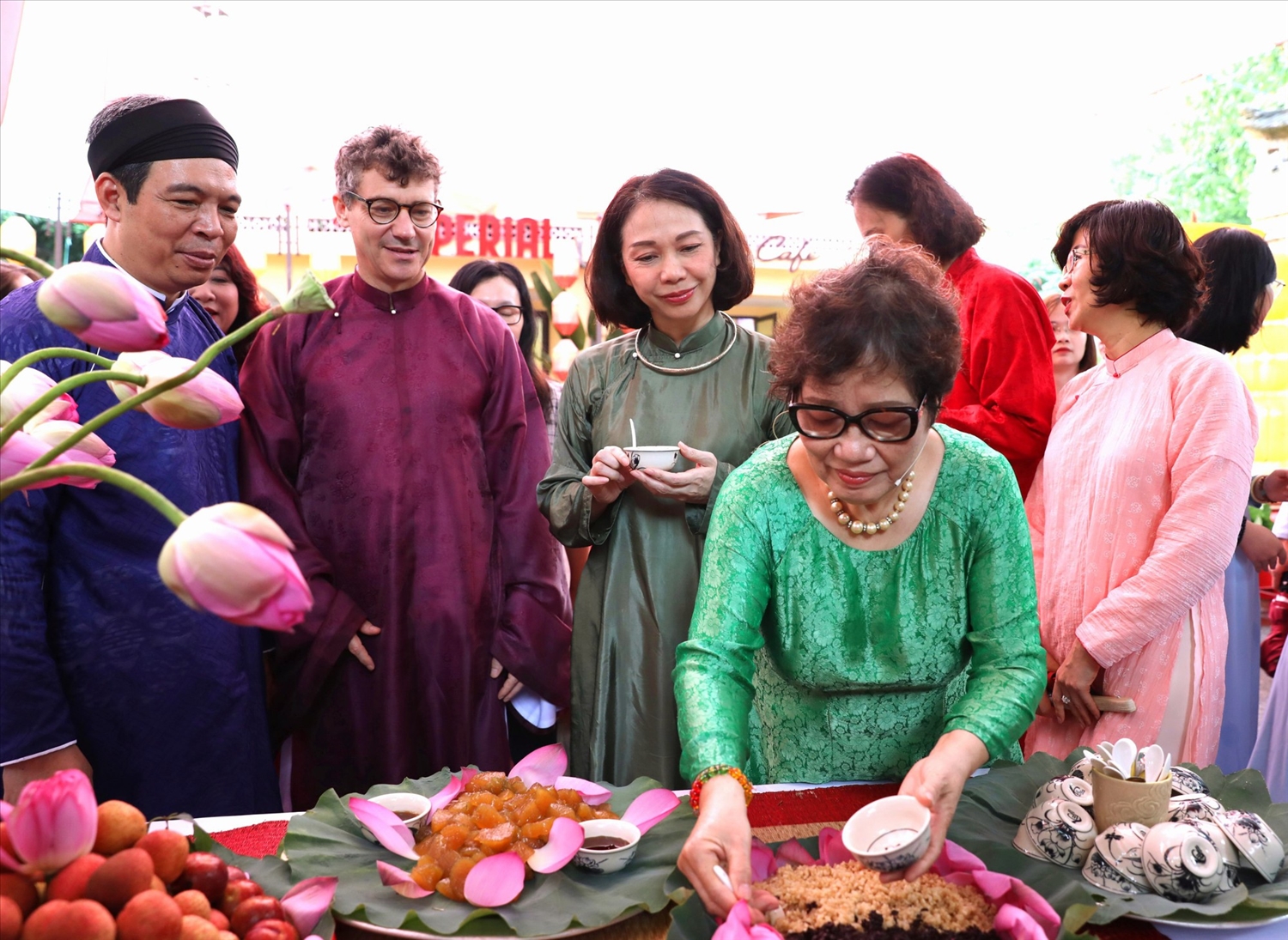 Trải nghiệm phong tục ẩm thực ""giết sâu bọ" trong ngày Tết Đoan Ngọ
