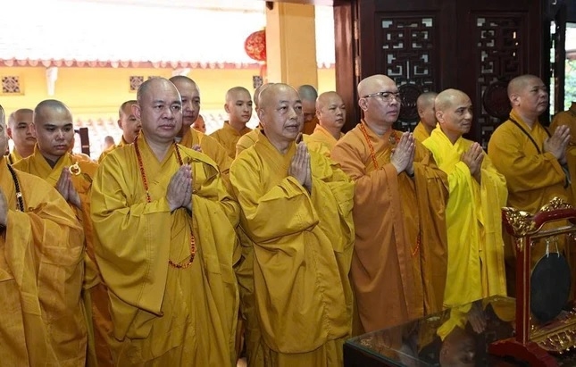 Chư tôn hành giả an cư tại chùa Quán Sứ.