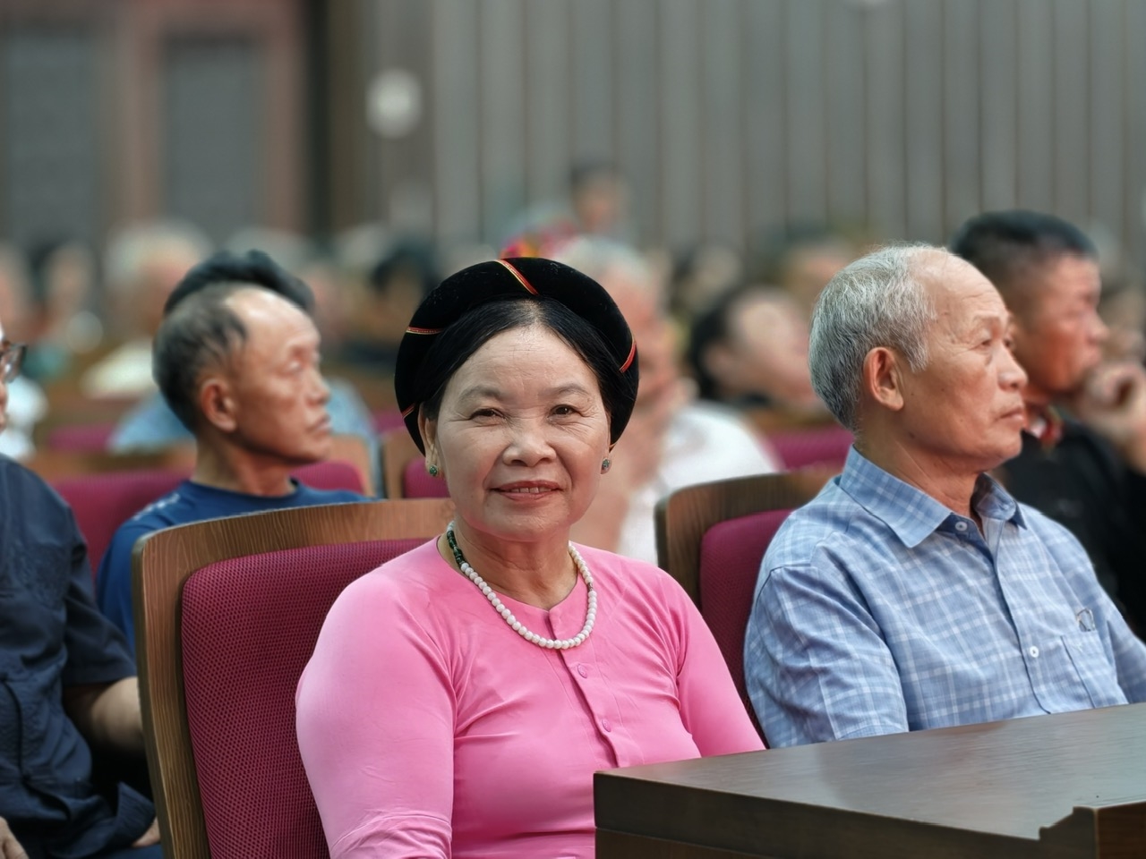 Thứ trưởng Bộ Dân tộc và Tôn giáo Nông Thị Hà gặp mặt đoàn đại biểu người có uy tín trong đồng bào dân tộc thiểu số tỉnh Lào Cai. 7