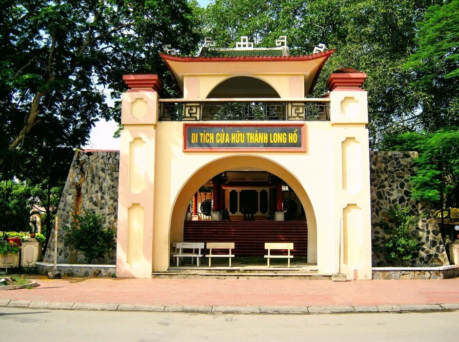 The relic of the right gate of Long Ho citadel