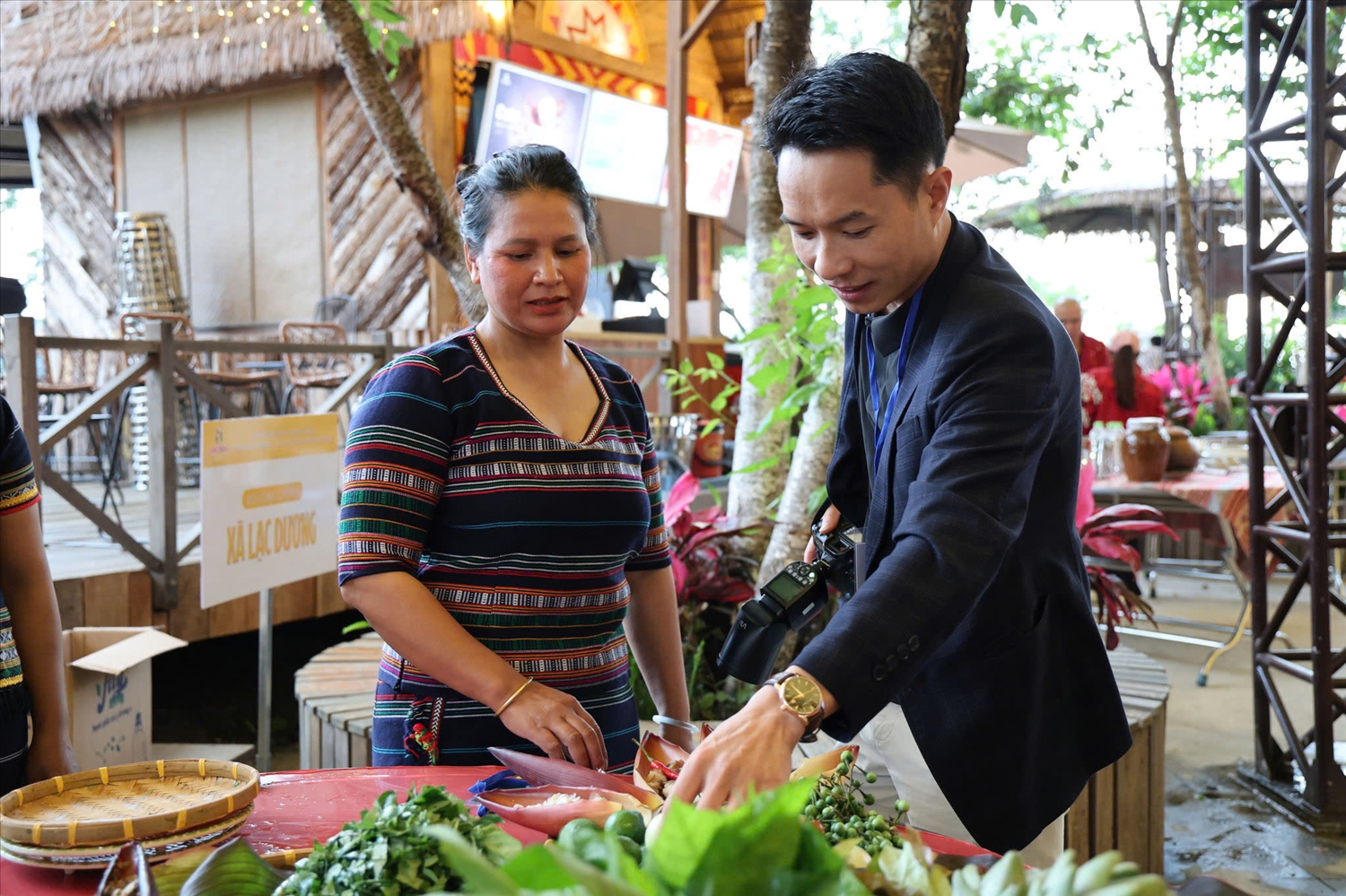 Những món ăn truyền thống của đồng bào Cơ-ho thu hút du khách trong chương trình giao lưu văn hóa tại phường Lang Biang - Đà Lạt (tỉnh Lâm Đồng)