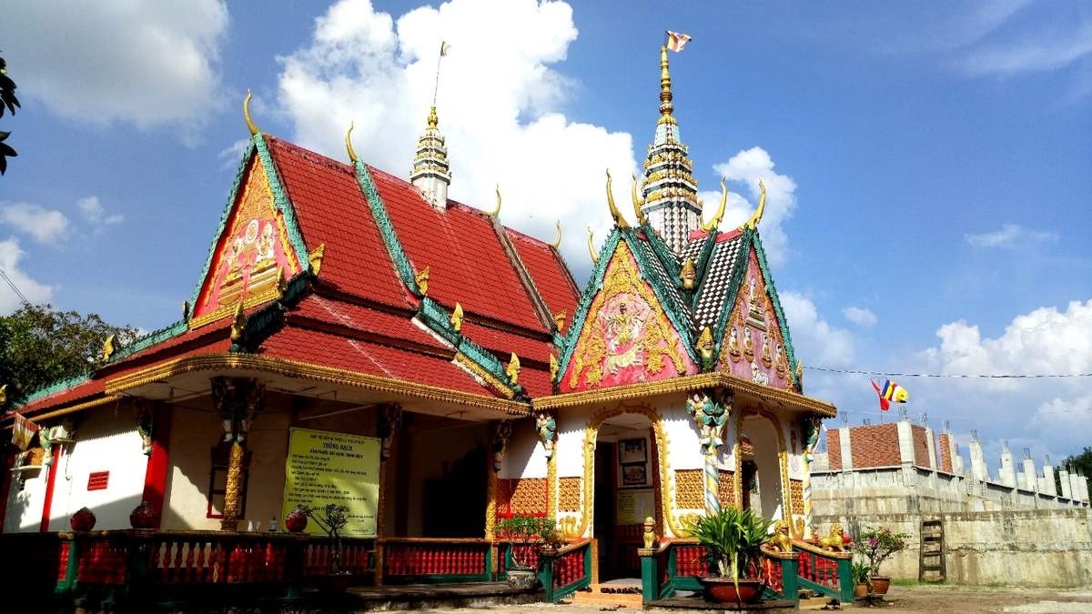 Chùa Sóc Lớn là trung tâm sinh hoạt văn hoá, tôn giáo và tín ngưỡng của đồng bào dân tộc Khmer 