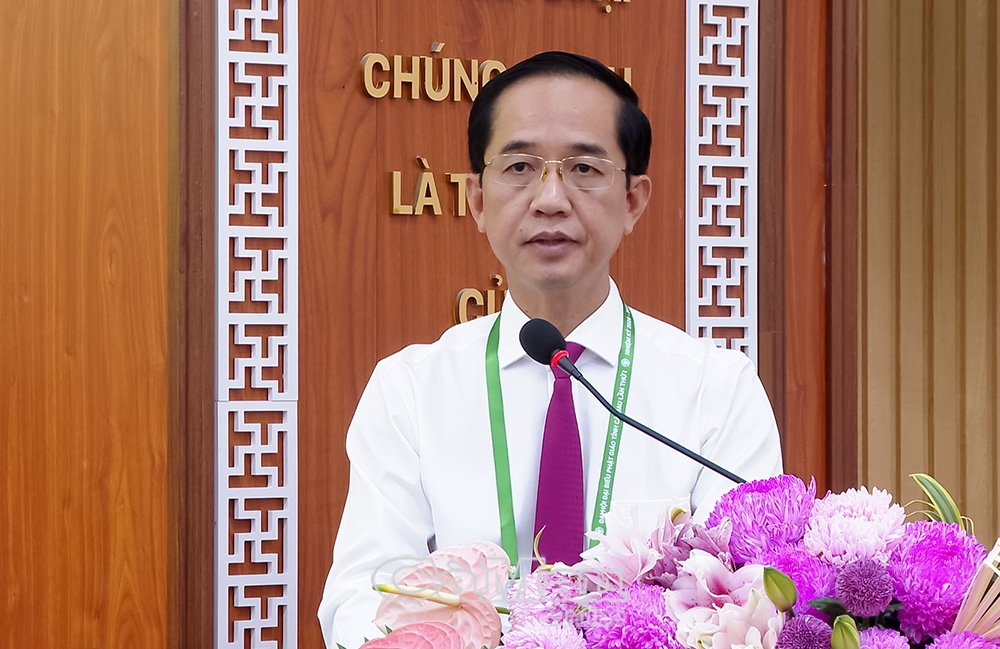 Phó Bí thư Tỉnh ủy, Chủ tịch Ủy ban Mặt trận Tổ quốc Việt Nam tỉnh Cà Mau Hồ Thanh Thủy phát biểu chúc mừng Đại hội