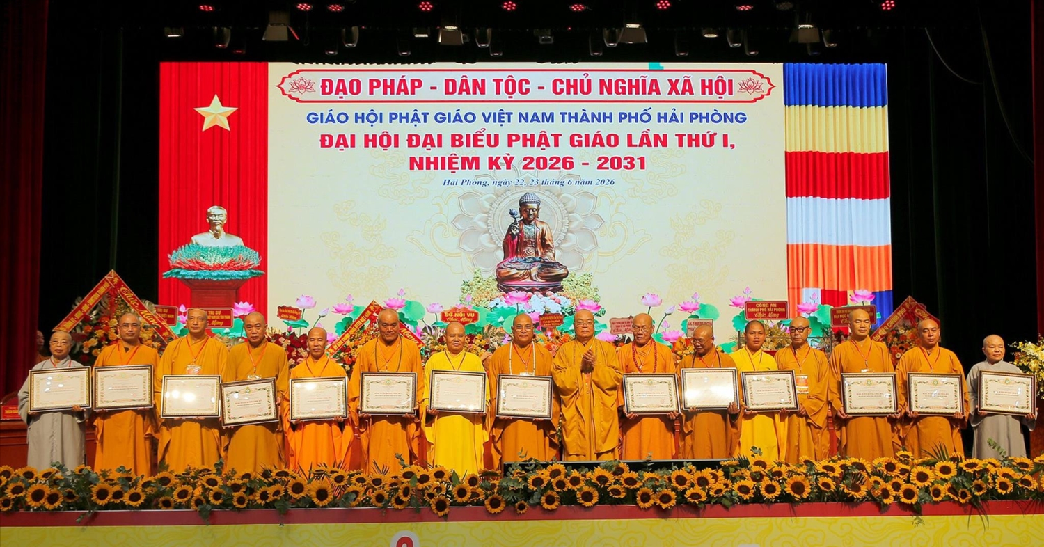 Các tập thể được nhận Bằng tuyên dương công đức của Trung ương Giáo hội Phật giáo Việt Nam