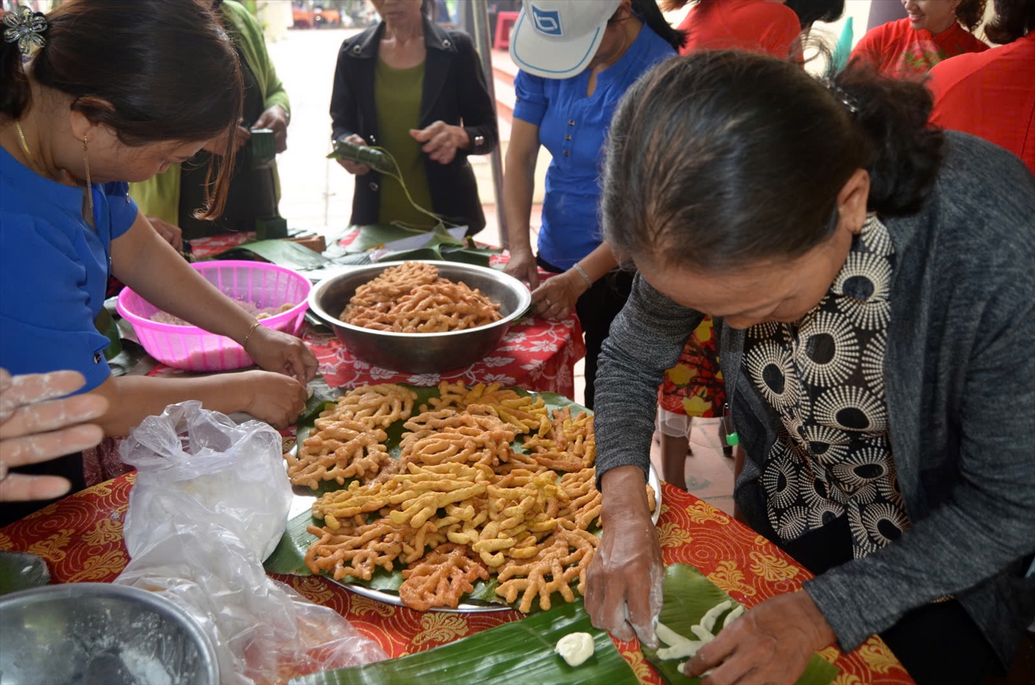 Bánh cử gừng làm khá công phu