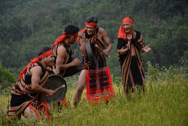 Besides the A Map horn, the Cor people also have many other musical instruments such as gongs, drums and various types of flutes…