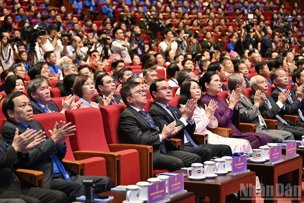 Tổng Bí thư, Chủ tịch nước Tô Lâm, các đồng chí lãnh đạo Đảng, Nhà nước, các ban, bộ, ngành, đoàn thể và các đại biểu tại Đại hội.