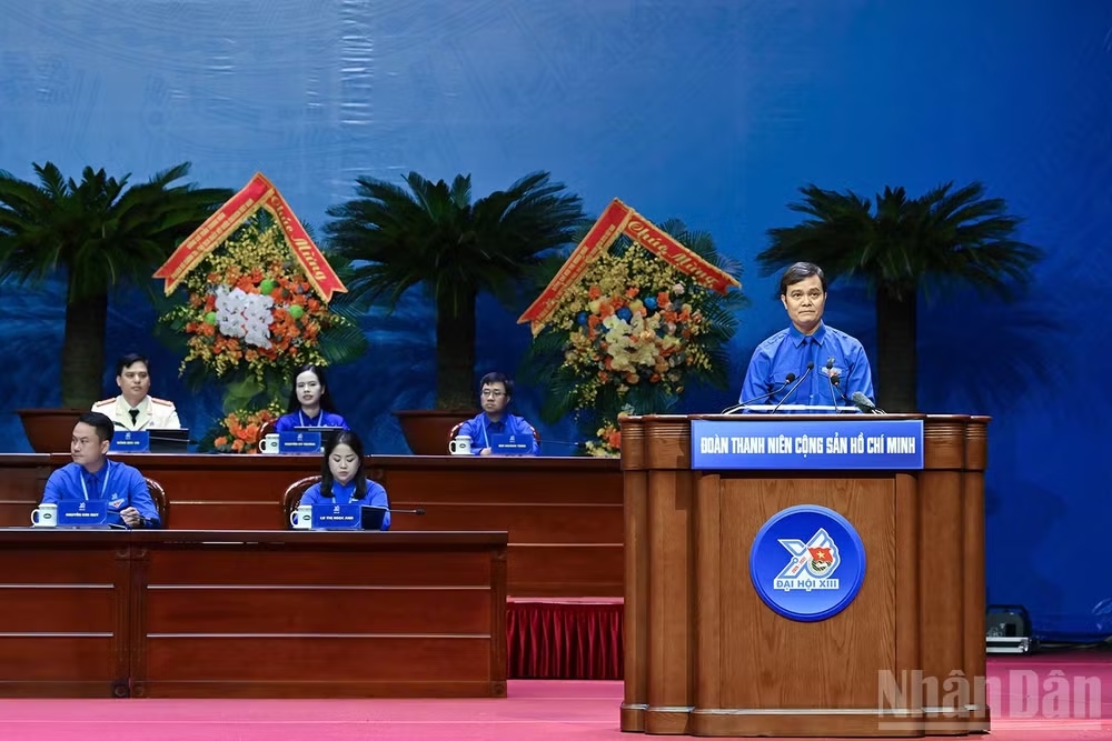 Đồng chí Bùi Quang Huy đọc diễn văn khai mạc Đại hội.