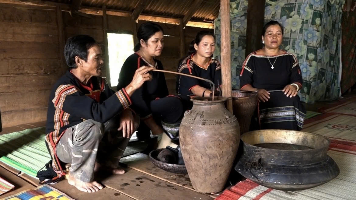 Số hóa di sản văn hóa vật thể và phi vật thể của cộng đồng dân tộc Ê-đê ở khu vực Tây Nguyên là một xu thế tất yếu trong bối cảnh hội nhập và chuyển đổi số hiện nay
