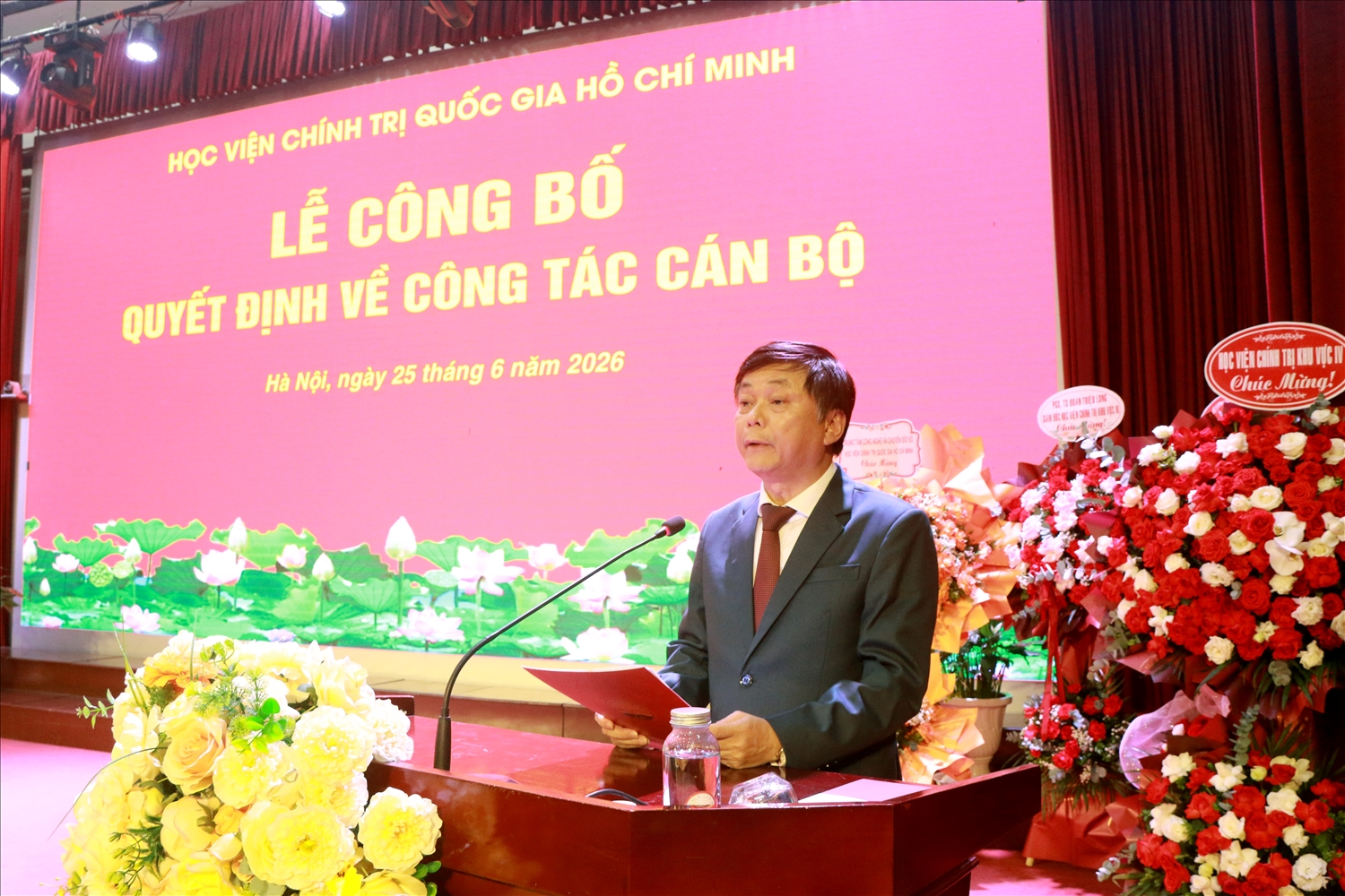 Giám đốc Học viện Báo chí và Tuyên truyền Phạm Minh Sơn phát biểu nhận nhiệm vụ