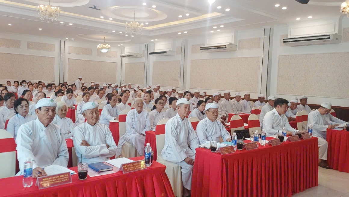 Đông đảo chức sắc, chức việc, tín đồ đạo Cao Đài tại tỉnh An Giang tham dự lớp bồi dưỡng