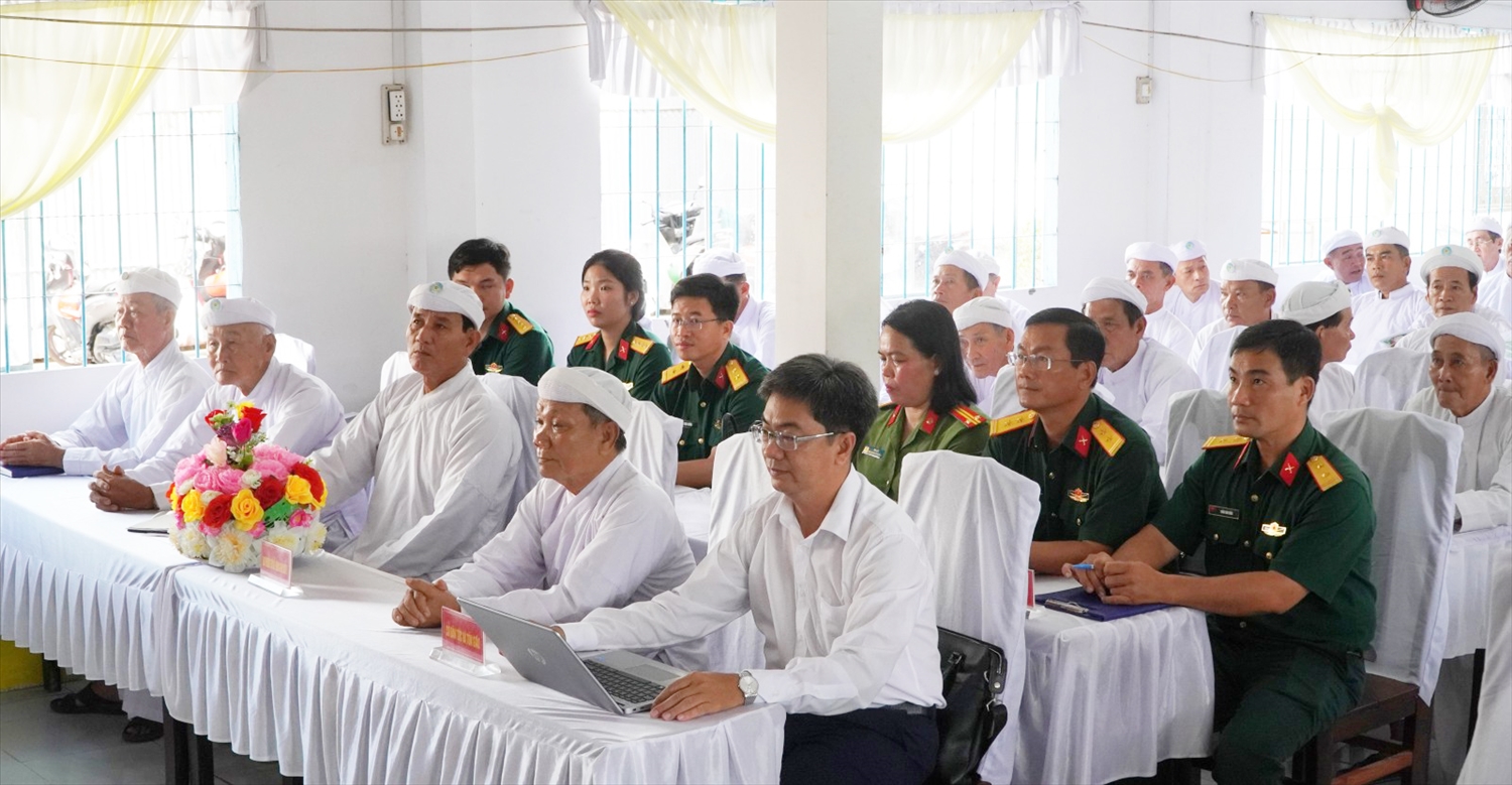 Chức sắc, chức việc Hội thánh Cao Đài Bạch Y tham gia bồi dưỡng quốc phòng an ninh