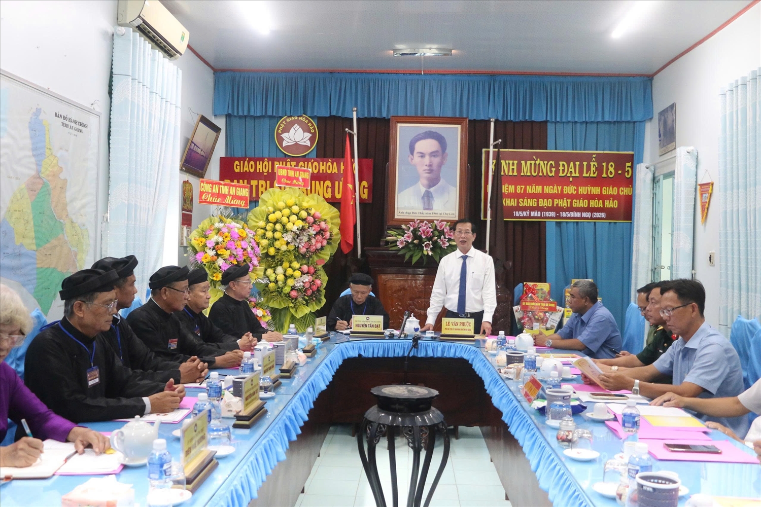 Phó Chủ tịch UBND tỉnh An Giang Lê Văn Phước thăm, chúc mừng Ban Trị sự Trung ương Giáo hội Phật giáo Hòa Hảo nhân Đại lễ kỷ niệm 87 năm Ngày khai sáng đạo