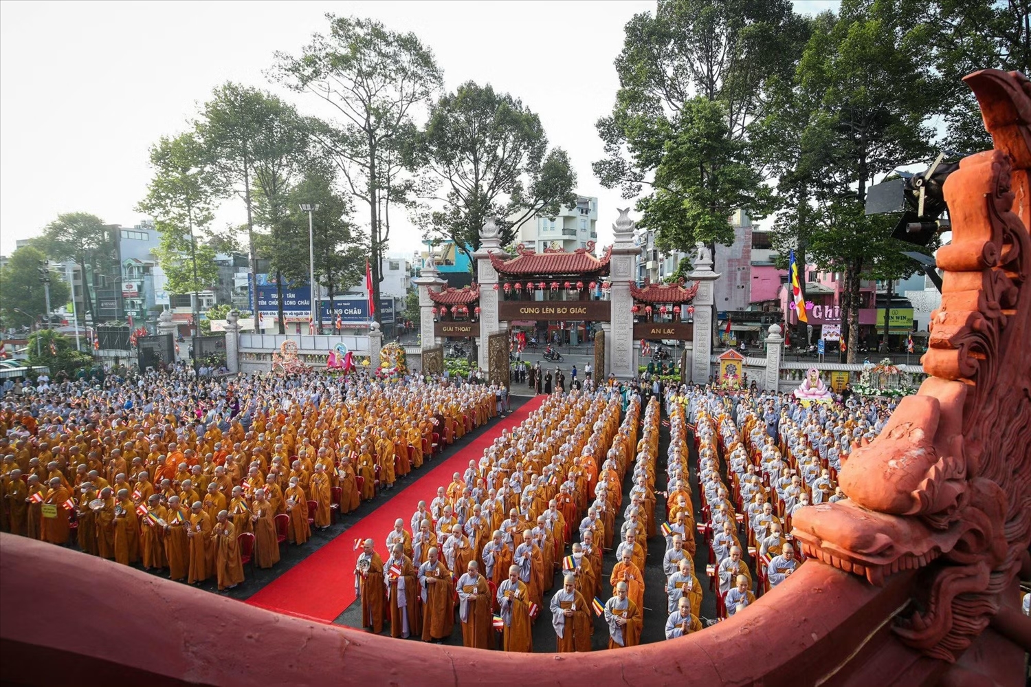 Tại Việt Nam, hoạt động tín ngưỡng, tôn giáo luôn được bảo đảm theo quy định pháp luật