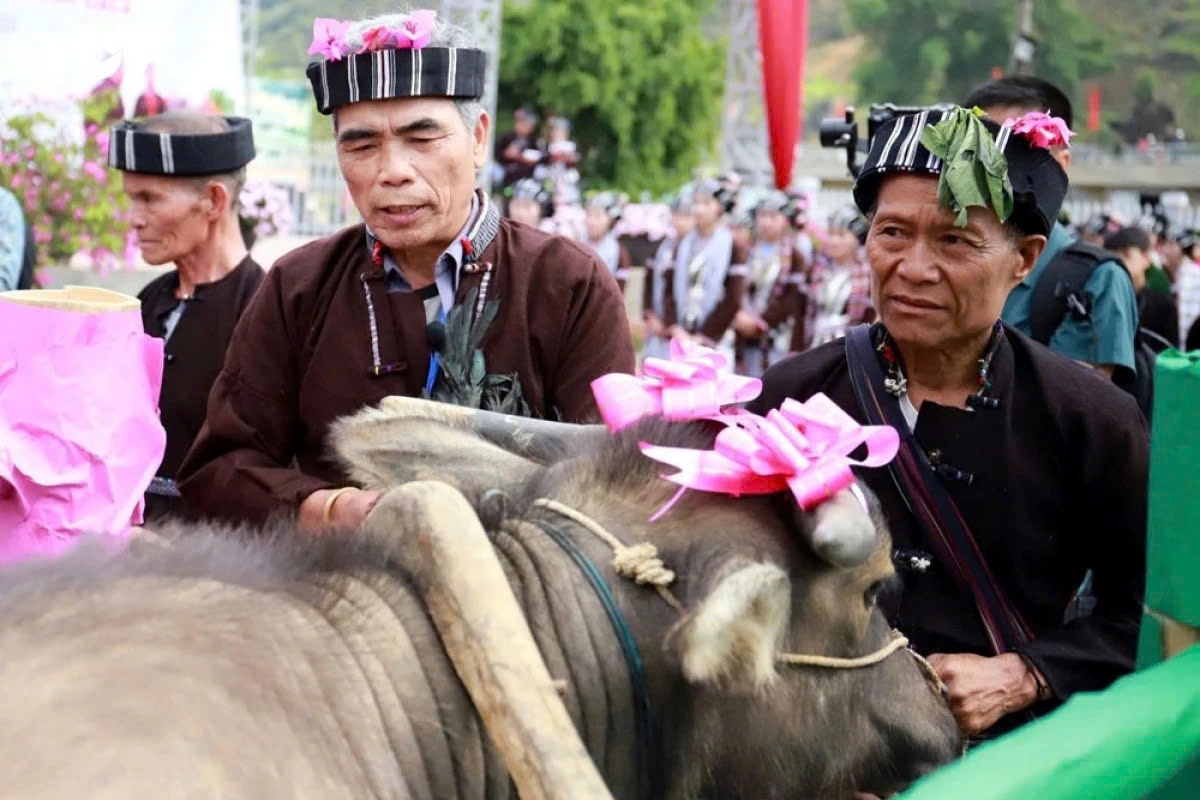 Một nghi thức trong lễ Sú Khon Khoài
