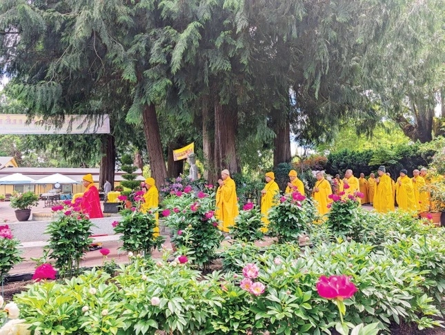 Đại lễ tổ chức trong không gian thiên nhiên ở ngôi chùa Việt Liên Hoa
