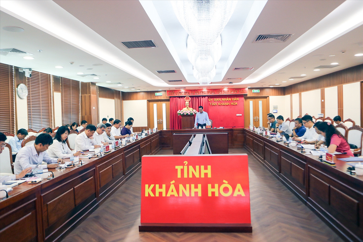 Bộ trưởng Nguyễn Đình Khang cùng đoàn công tác làm việc với UBND tỉnh Khánh Hòa. Ảnh: Xuân Ngọc