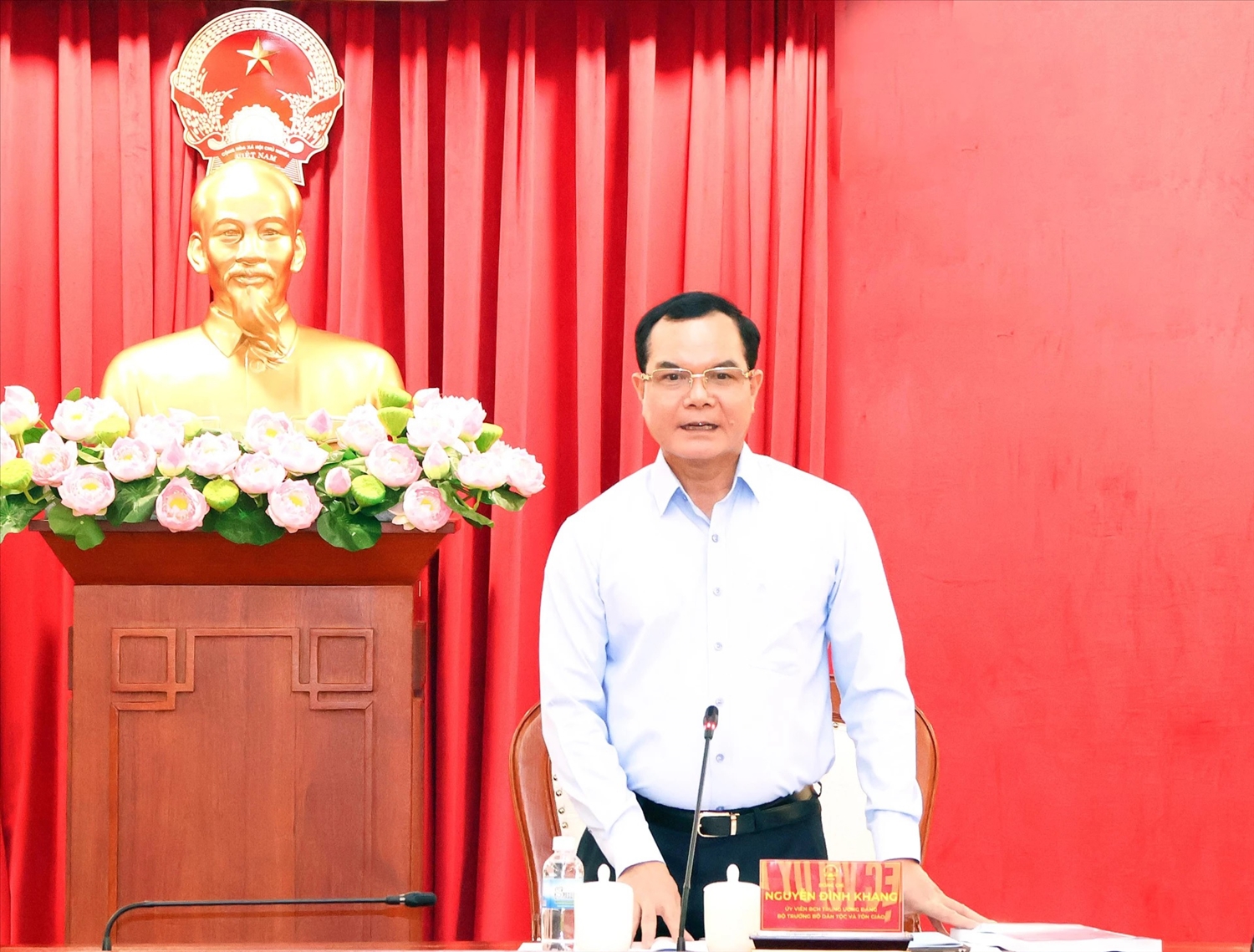 Bộ trưởng Nguyễn Đình Khang phát biểu chỉ đạo tại buổi làm việc