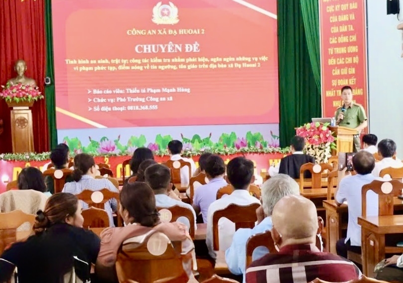 Quang cảnh lớp tập huấn, phổ biến pháp luật về tín ngưỡng, tôn giáo cho đội ngũ cán bộ cơ sở xã Đạ Huoai 2