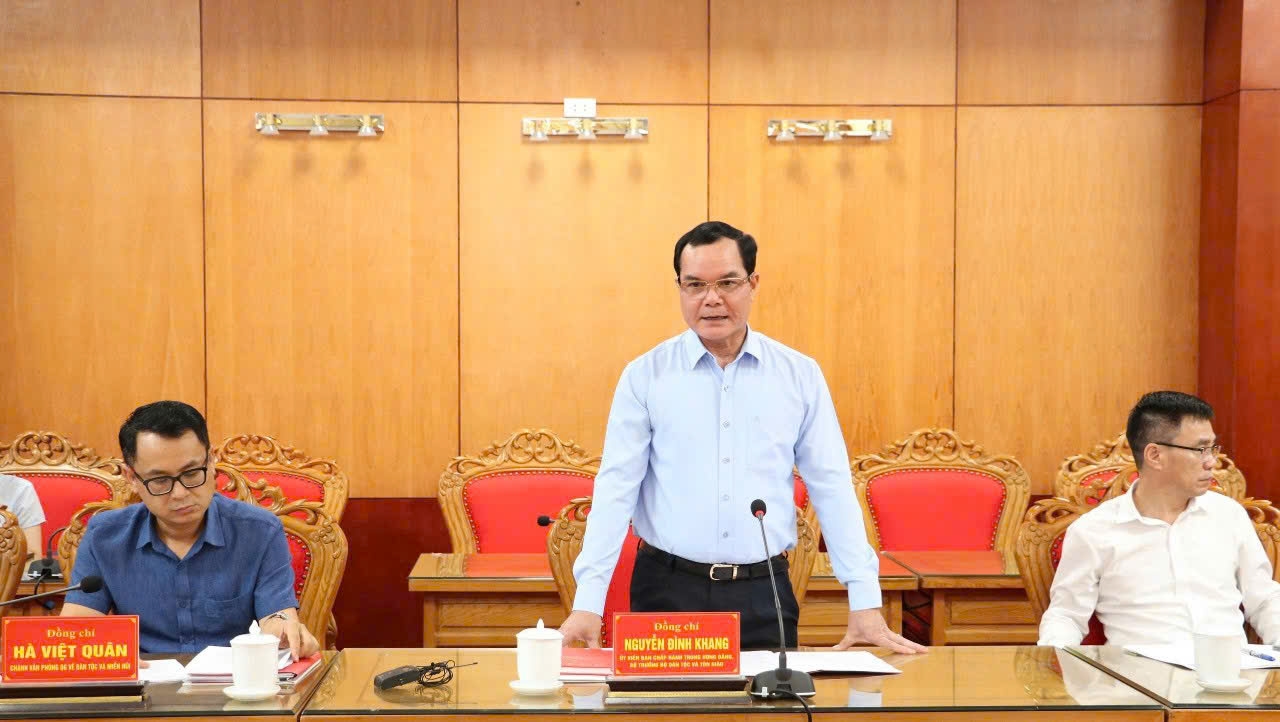 Uỷ viên BCH Trung ương Đảng, Bộ trưởng Bộ Dân tộc và Tôn giáo phát biểu tại buôi làm việc với tỉnh Lạng Sơn