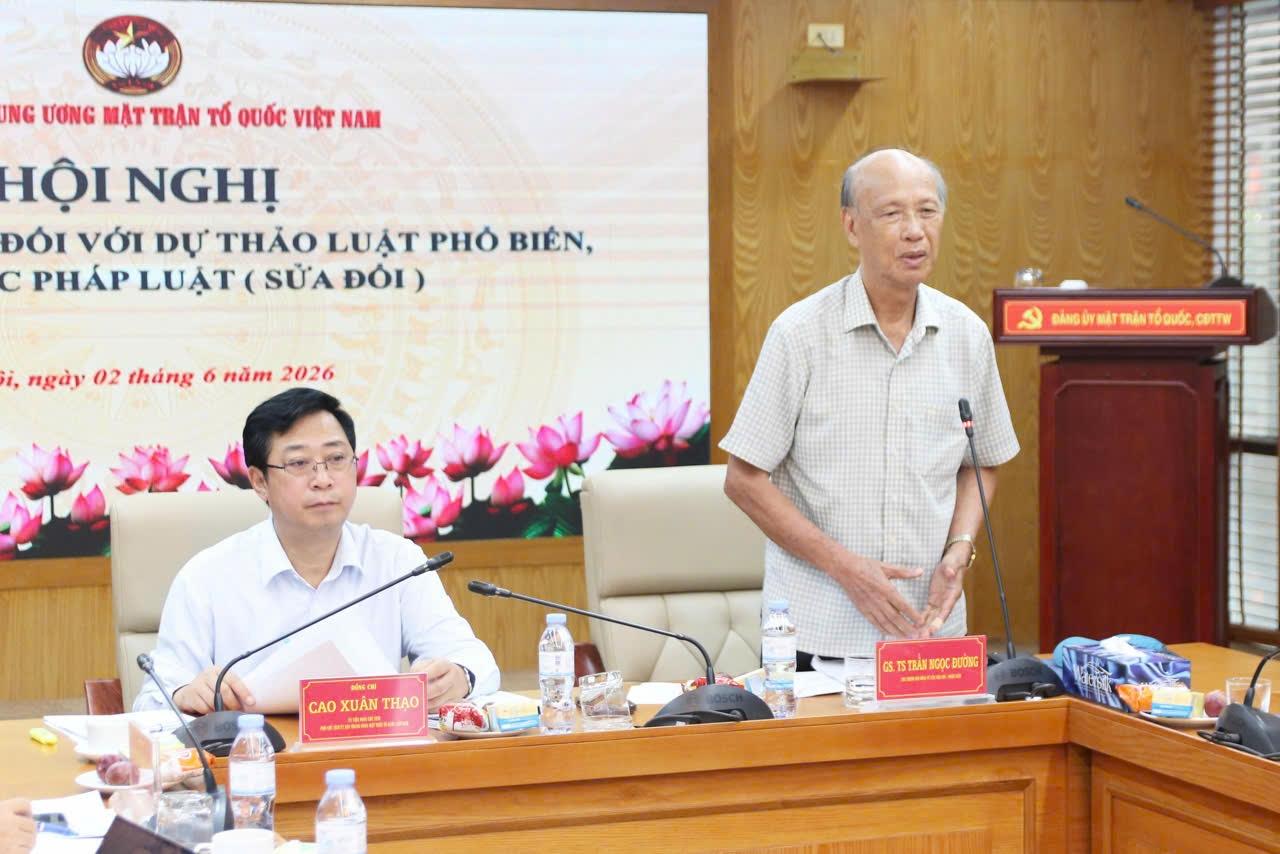 GS.TS. Trần Ngọc Đường - Chủ nhiệm Hội đồng tư vấn về Dân chủ và Pháp luật Ủy ban Trung ương Mặt trận Tổ quốc Việt Nam phát biểu góp ý đối với dự thảo Luật Phổ biến, giáo dục pháp luật (sửa đổi).