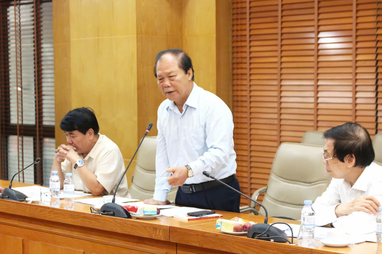 GS.TS. Phan Trung Lý - nguyên Chủ nhiệm Ủy ban Pháp luật của Quốc hội, đóng góp ý kiến về đổi mới mô hình phổ biến, giáo dục pháp luật theo hướng lấy người dân làm trung tâm.