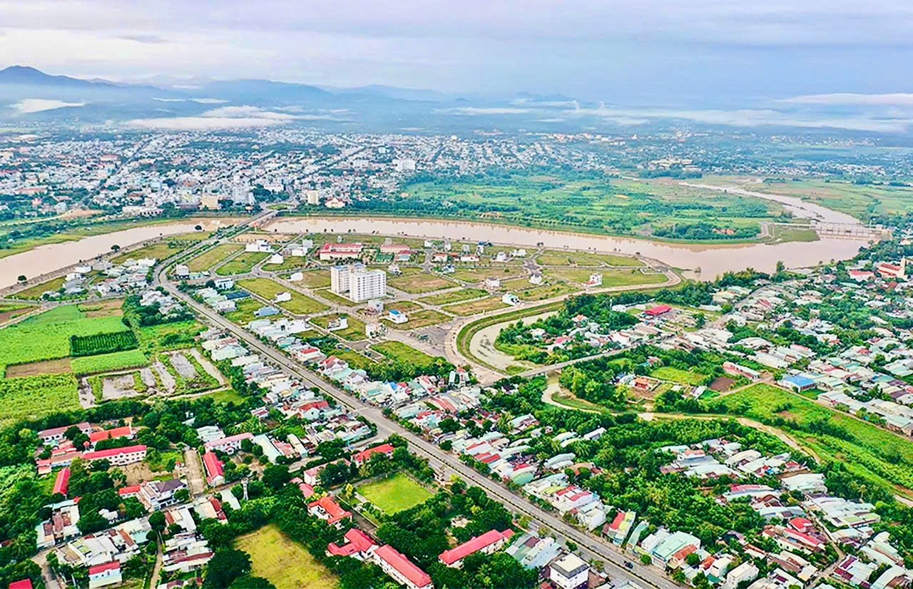 Sông Đăk Bla - dòng sông dài 139km bắt nguồn từ chân núi Ngọc Linh ôm trọn tỉnh Quảng Ngãi