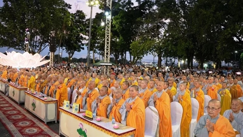 Lễ hội Hoa đăng là một trong những điểm nhấn đặc sắc trong chuỗi hoạt động Đại lễ Phật đản Phật lịch 2570