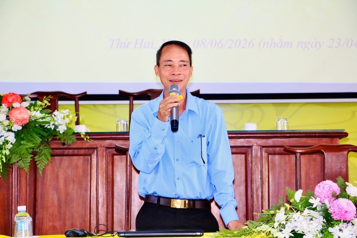 Ông Trần Thương Huyền - Trưởng phòng Dân tộc - Tôn giáo, Sở Dân tộc và Tôn giáo thành phố Đồng Nai phổ biến Luật Tín ngưỡng, tôn giáo và đất đai tôn giáo cho chư hành giả an cư