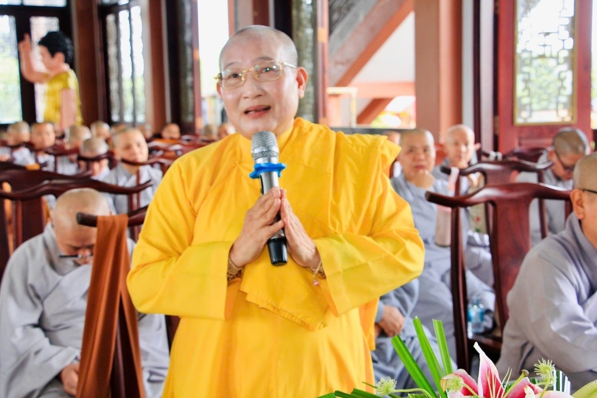 Chư tôn đức tăng ni trao đổi những thắc mắc về các quy định pháp luật liên quan đến lĩnh vực tín ngưỡng, tôn giáo và đất đai