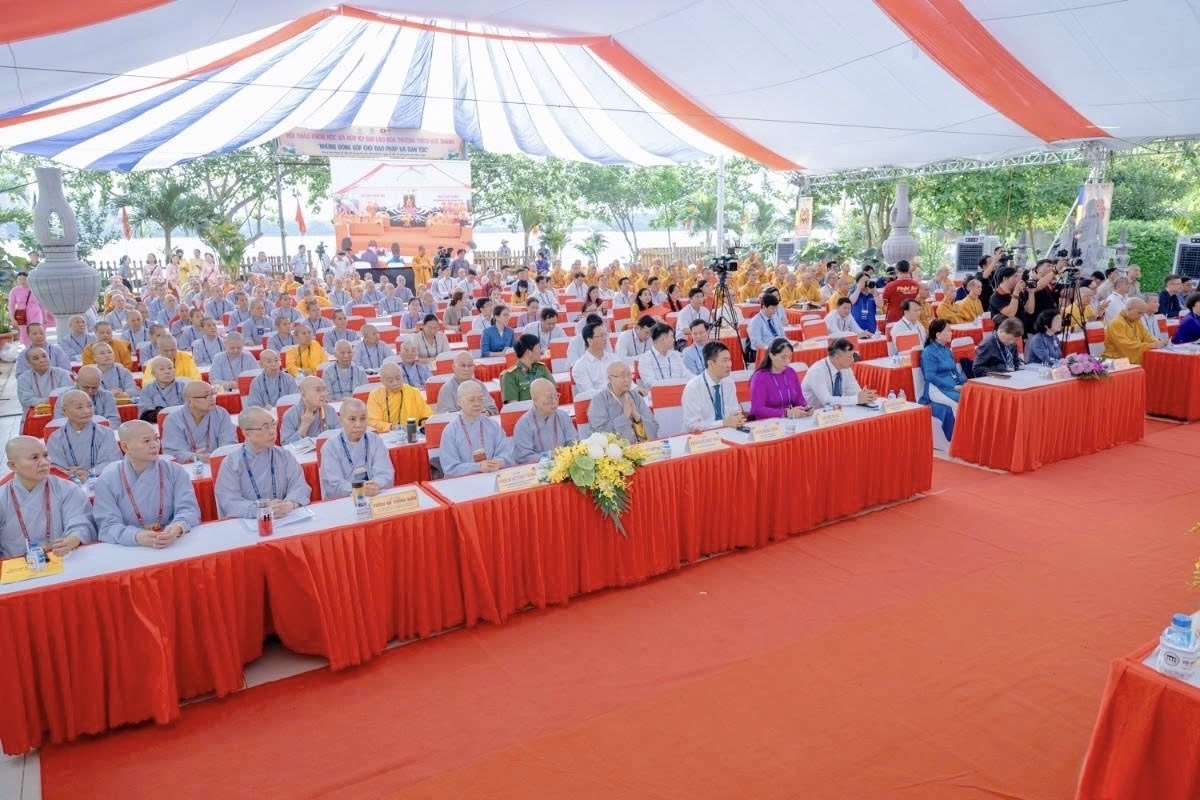 Các đại biểu tham dự Hội thảo khoa học ""Hòa thượng Thích Huệ Thành - Những đóng góp cho đạo pháp và dân tộc"