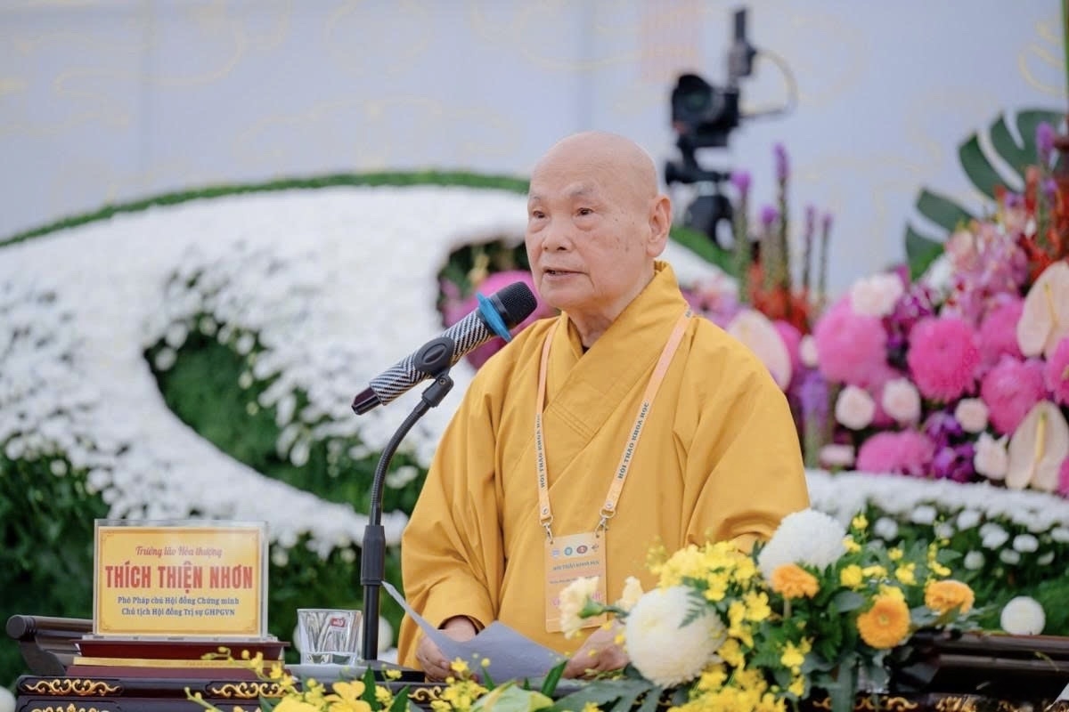 Hòa thượng Thích Thiện Nhơn - Chủ tịch Hội đồng Trị sự Giáo hội Phật giáo Việt Nam phát biểu tại Hội thảo