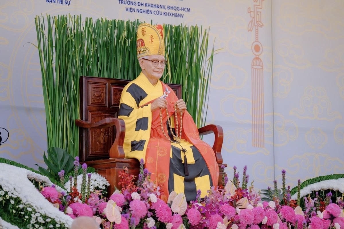 Tôn tượng Hòa thượng Thích Huệ Thành