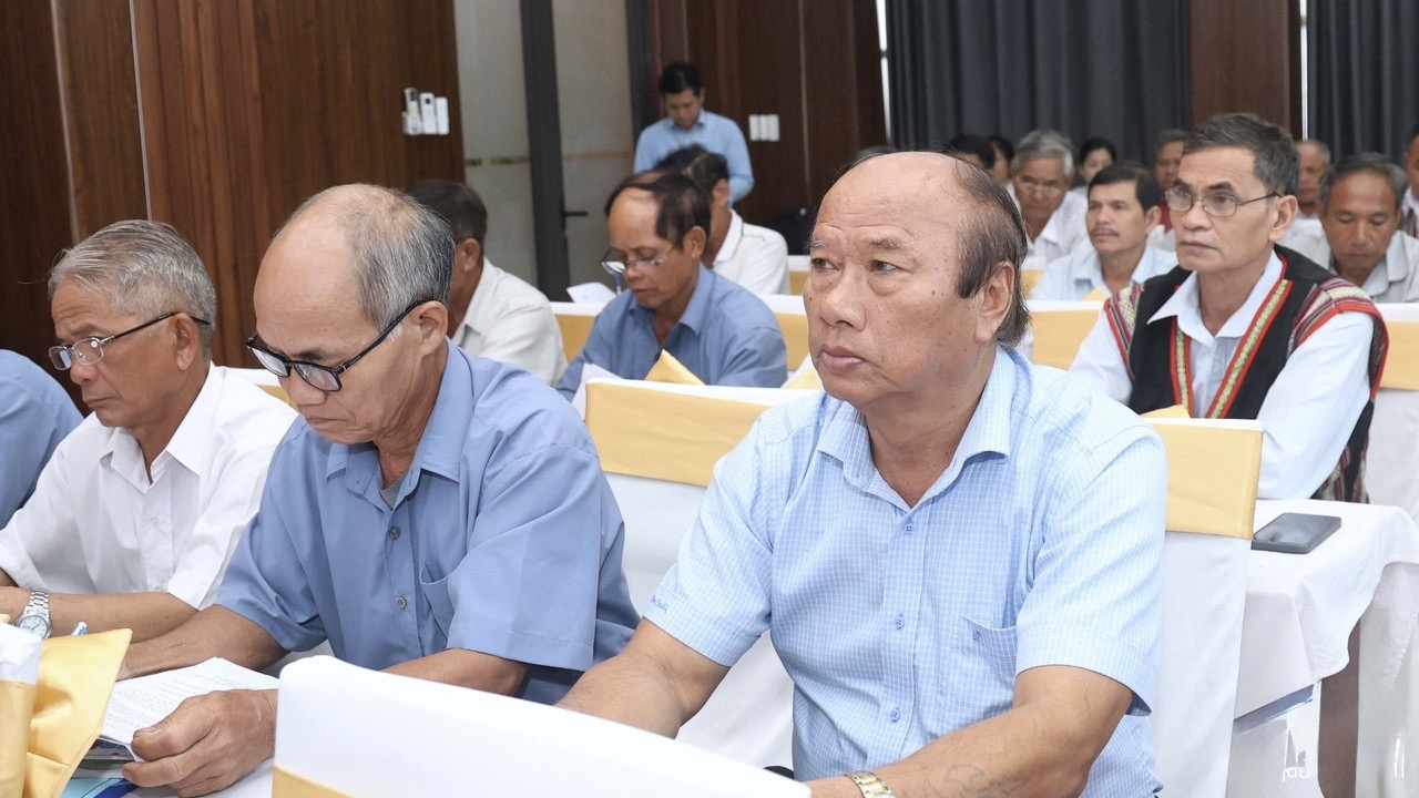 Các đại biểu là người có uy tín trong đồng bào dân tộc thiểu số tham dự Hội nghị tập huấn do Ban Tuyên giáo và Dân vận Tỉnh ủy Quảng Ngãi tổ chức
