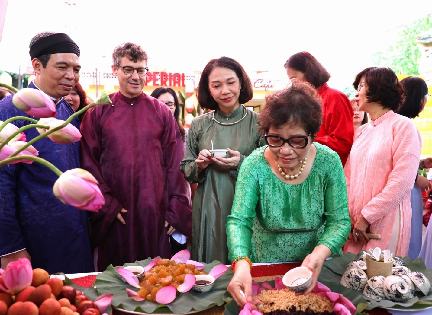 Experiencing the culinary custom of killing insects on Doan Ngo holiday (the Dragon Boat Festival)