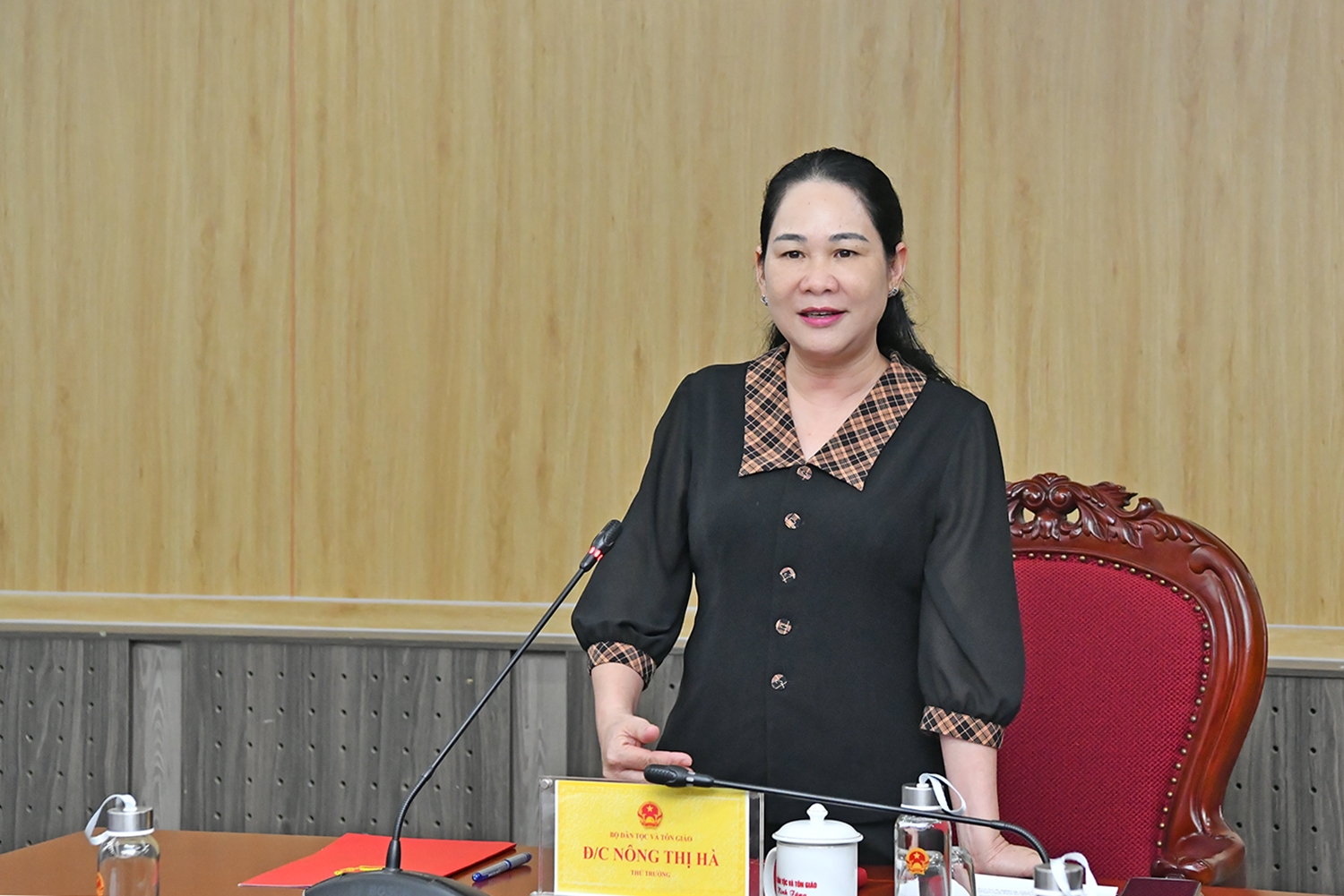 Thứ trưởng Nông Thị Hà đánh giá cao nỗ lực của tập thể lãnh đạo và công chức Vụ Pháp chế
