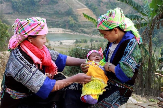 Phụ nữ dân tộc thiểu số rất ít người được hỗ trợ tài chính khi sinh con, tối thiểu là 2 triệu đồng/phụ nữ 