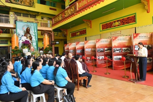Các đại biểu tham dự Lễ khánh thành Không gian văn hóa Hồ Chí Minh tại chùa Tuyền Lâm
