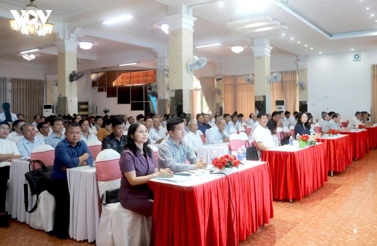 250 đại biểu tham gia, nghe phổ biến các chuyên đề chính sách pháp luật về tôn giáo.