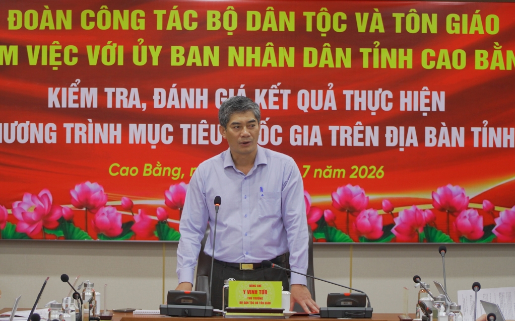 Thứ trưởng Y Vinh Tơr kết luận buổi làm việc