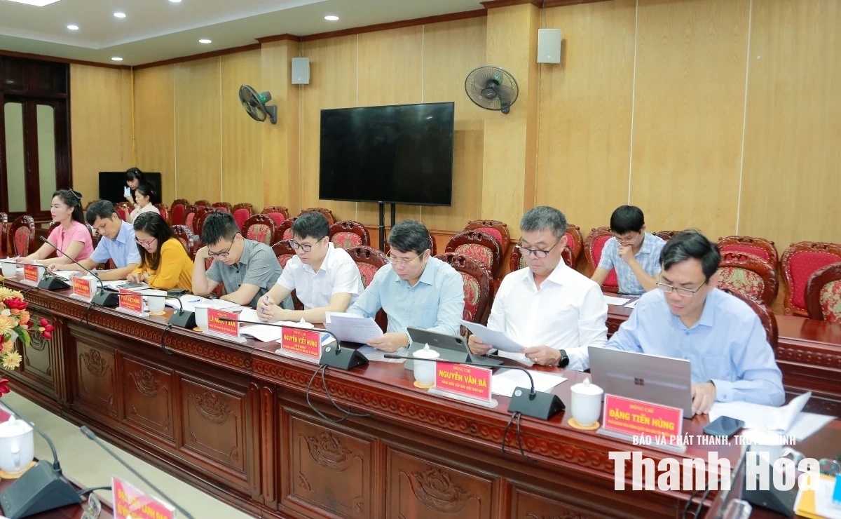 Các thành viên đoàn công tác dự buổi làm việc