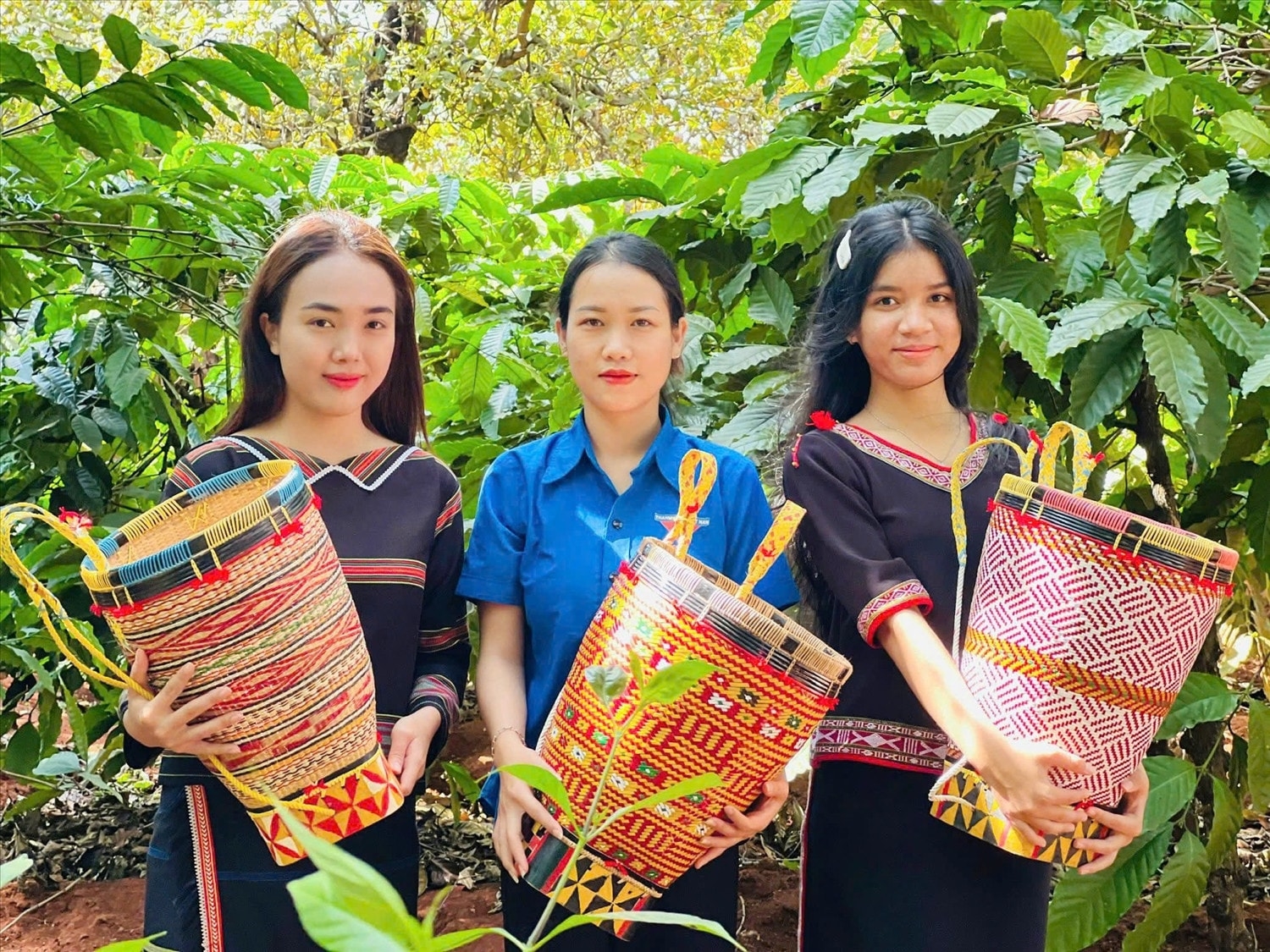 Người Gia-rai luôn xem gùi như một biểu tượng văn hóa; là nét đẹp riêng của dân tộc