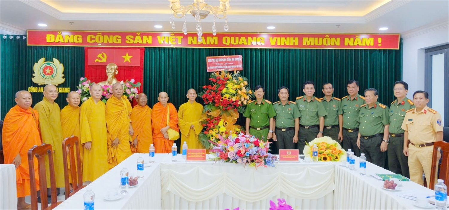 Ban Trị sự Giáo hội Phật giáo Việt Nam tỉnh An Giang chào thăm Công an tỉnh