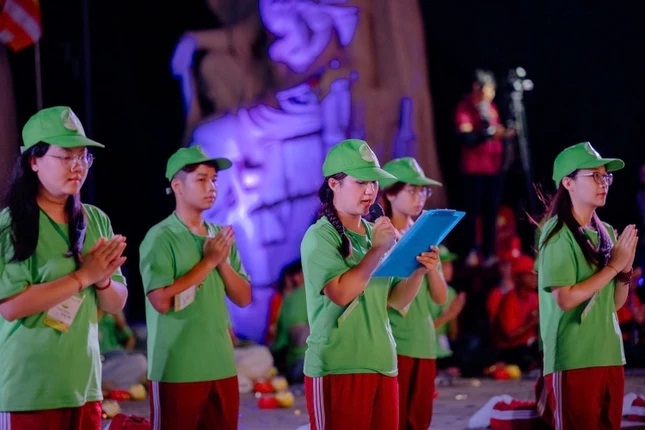 Các trại sinh dâng lời phát nguyện