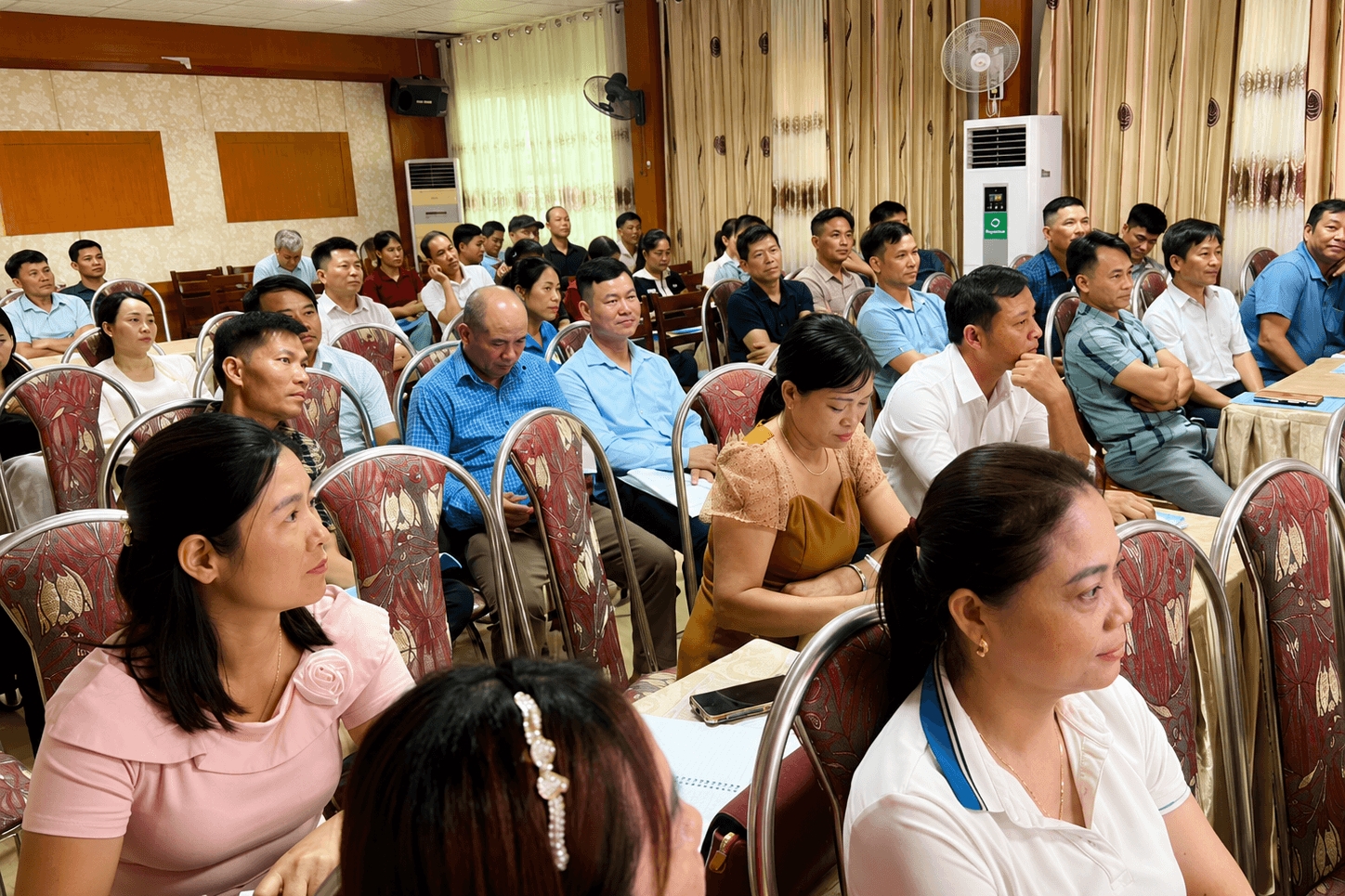 Các đại biểu tham dự Hội nghị tập huấn phát triển nguồn nhân lực thương mại dành cho hộ sản xuất, kinh doanh vùng đồng bào dân tộc thiểu số và miền núi tỉnh Thanh Hóa
