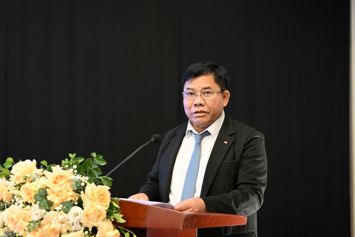 Thứ trưởng Y Thông phát biểu tại Hội thảo